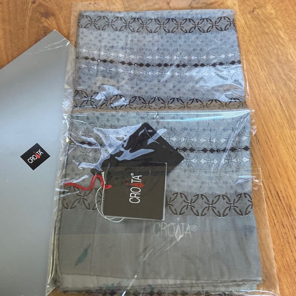 Croata Accessories - NWT Croata Croatian Designer Scarf Swarovski Crystals Gray Black